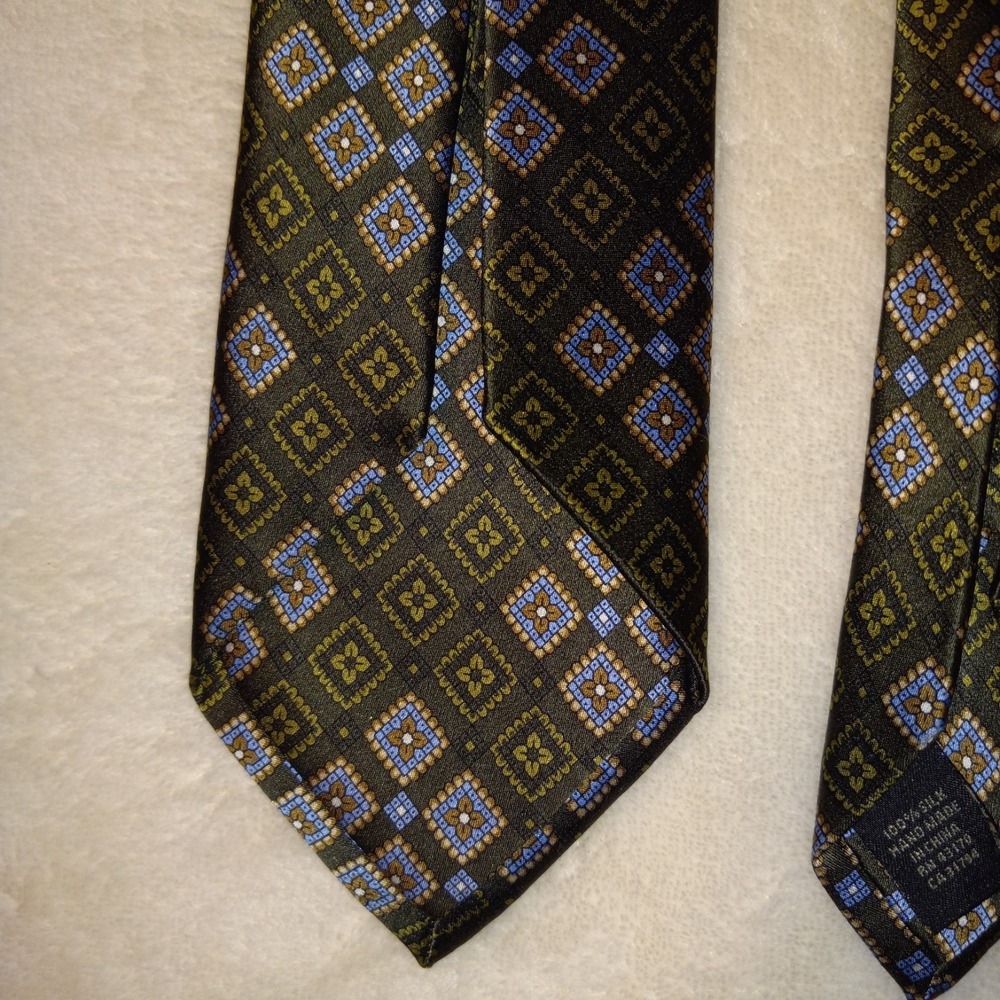 Tasso Elba Brown Pattern Hand Made Textured 100% Silk Neck Tie seven fold 7 fold